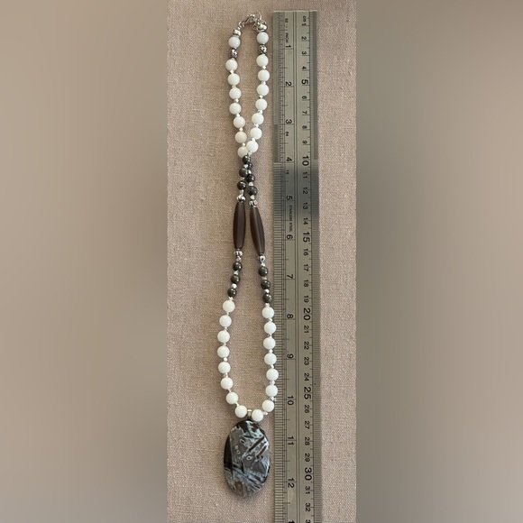 Beautiful 24 inch Mixed bead necklace (with matching earrings) - Picture 15 of 15